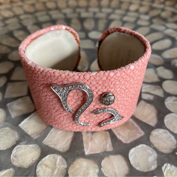 ANGELIQUE DE PARIS Pink Leather Cuff Sterling Crystals Stingray - Picture 2 of 7
